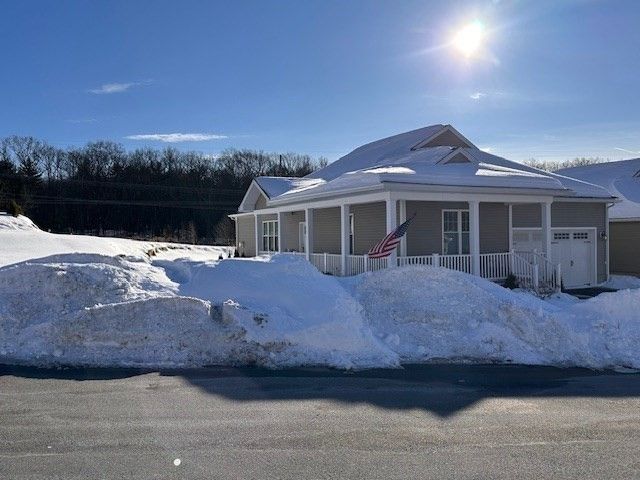 61 Spring Hill Dr 61, Uxbridge, MA 01569