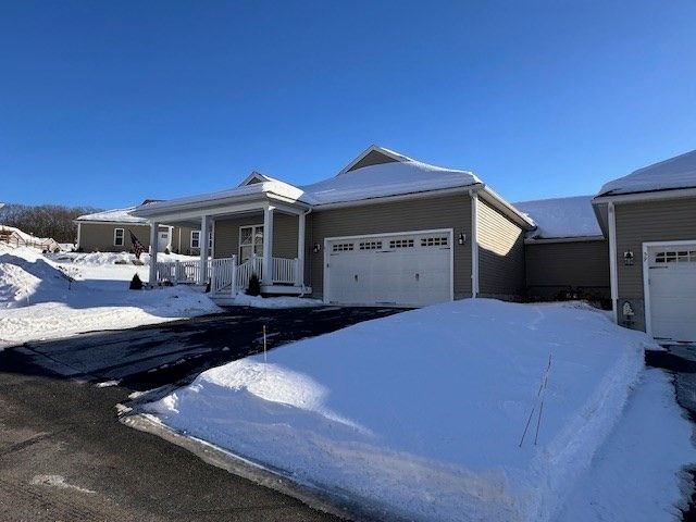 61 Spring Hill Dr 61, Uxbridge, MA 01569