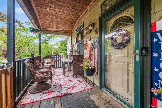 35 Cooke Avenue, Holtsville, NY 11742