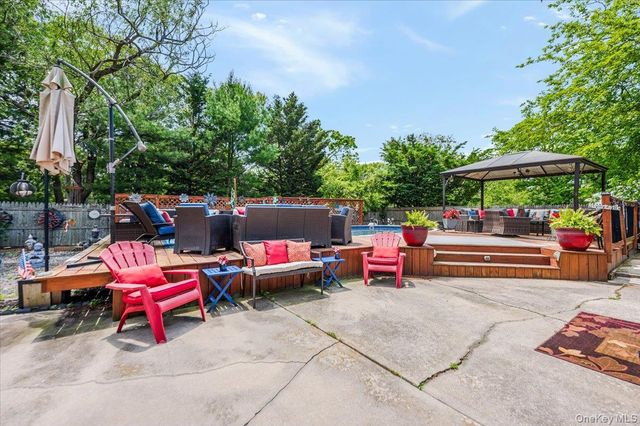 35 Cooke Avenue, Holtsville, NY 11742
