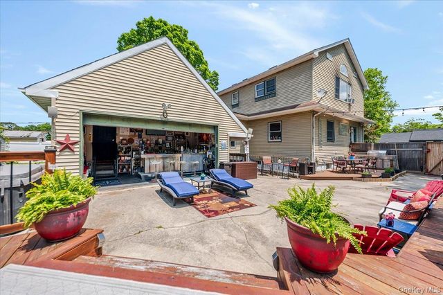 35 Cooke Avenue, Holtsville, NY 11742