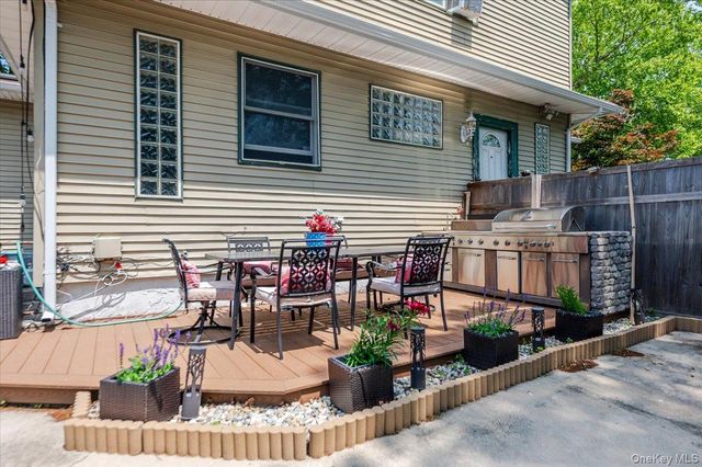 35 Cooke Avenue, Holtsville, NY 11742