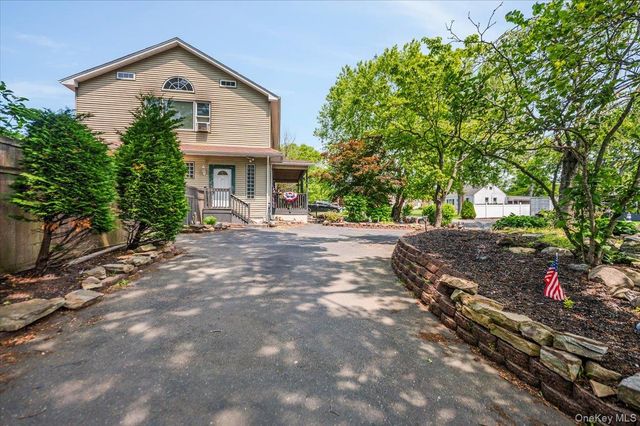 35 Cooke Avenue, Holtsville, NY 11742