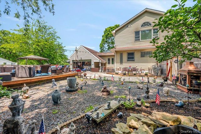 35 Cooke Avenue, Holtsville, NY 11742