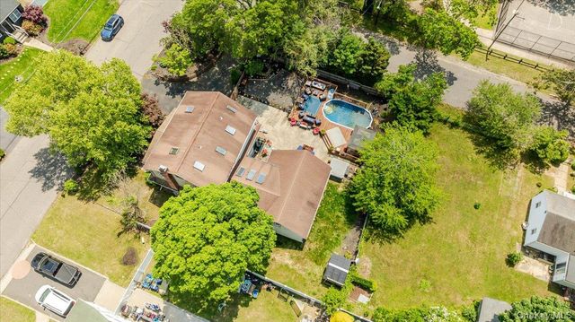 35 Cooke Avenue, Holtsville, NY 11742