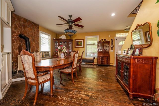 35 Cooke Avenue, Holtsville, NY 11742