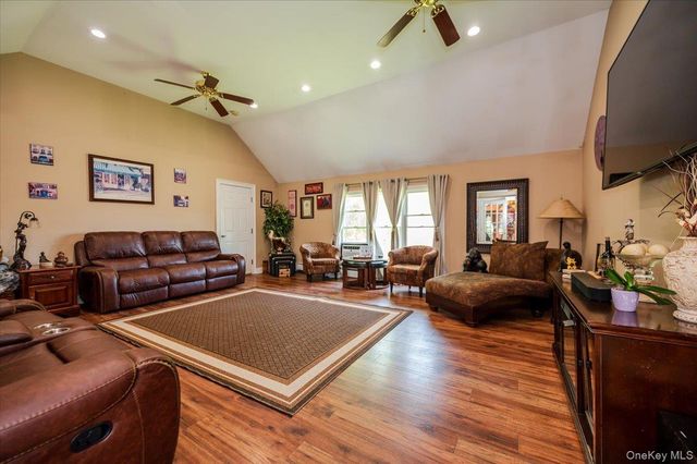 35 Cooke Avenue, Holtsville, NY 11742