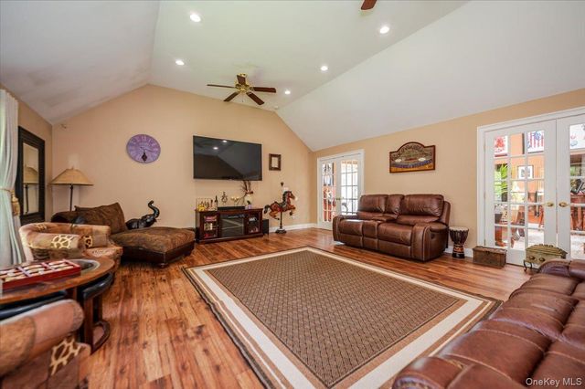 35 Cooke Avenue, Holtsville, NY 11742