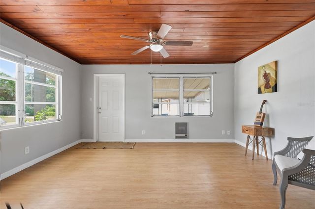 8017 CARDINAL DRIVE, Tampa, FL 33617