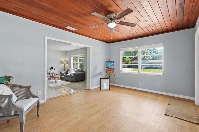 8017 CARDINAL DRIVE, Tampa, FL 33617
