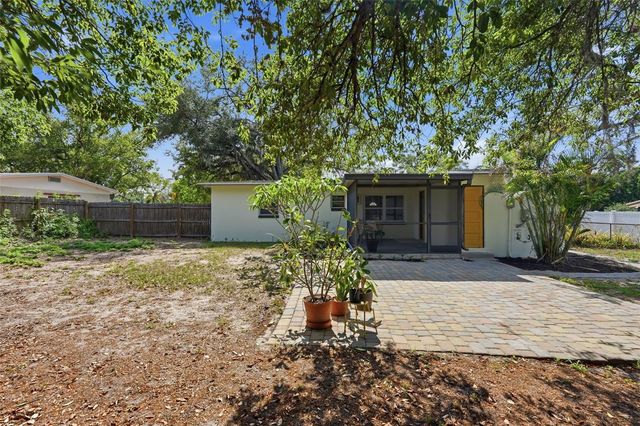 8017 CARDINAL DRIVE, Tampa, FL 33617