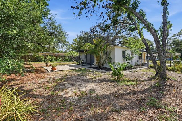 8017 CARDINAL DRIVE, Tampa, FL 33617