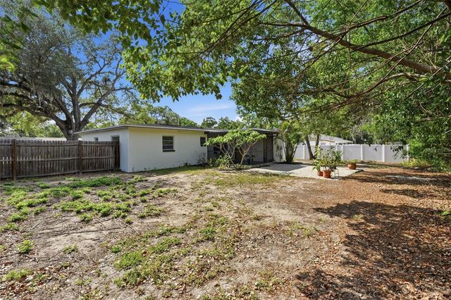 8017 CARDINAL DRIVE, Tampa, FL 33617