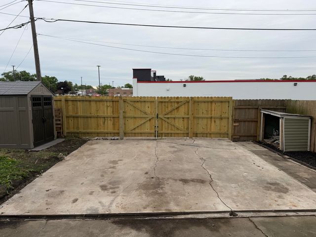 133 N Delaware Street, Hobart, IN 46342