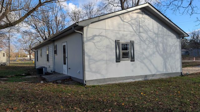 32 E Main Street, Ash Flat, AR 72513