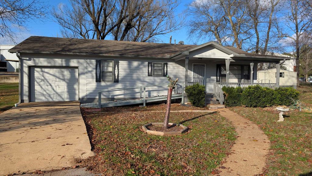 32 E Main Street, Ash Flat, AR 72513