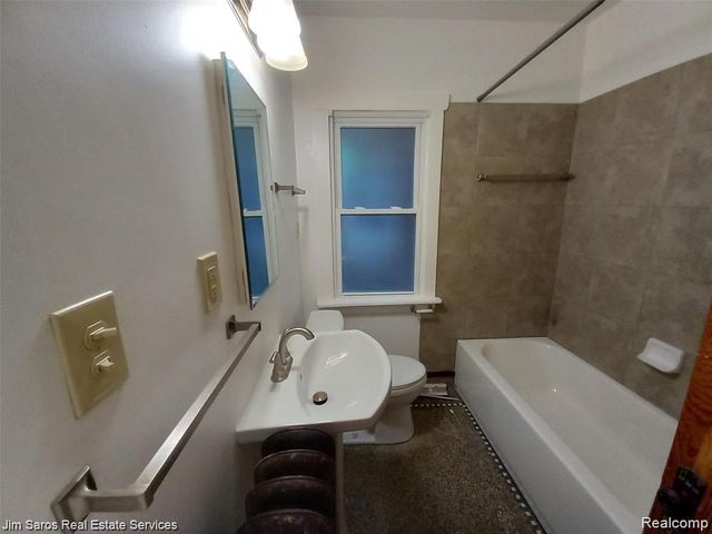 817 Beaconsfield Avenue, Grosse Pointe, MI 48230