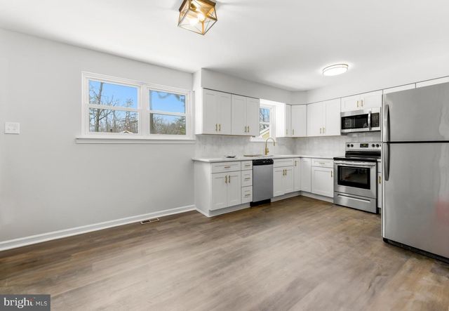 16 E WOODBURN AVE, Pine Hill, NJ 08021