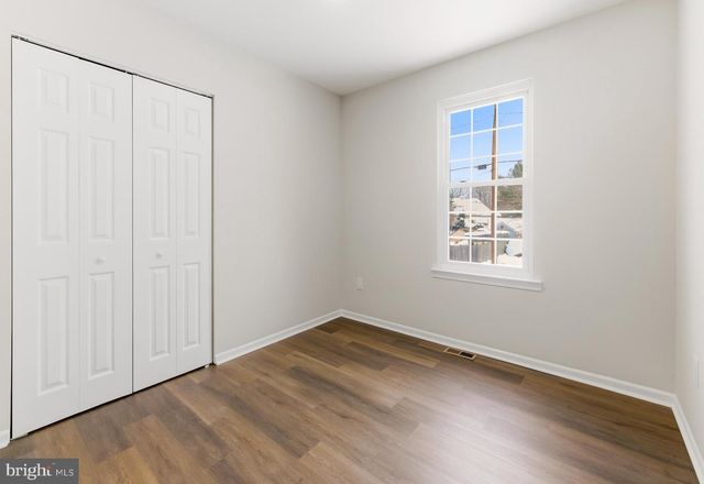 16 E WOODBURN AVE, Pine Hill, NJ 08021