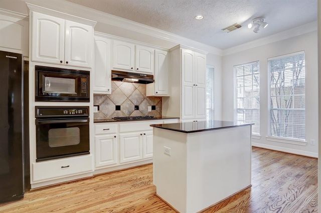 2822 Briarhurst Park, Houston, TX 77057
