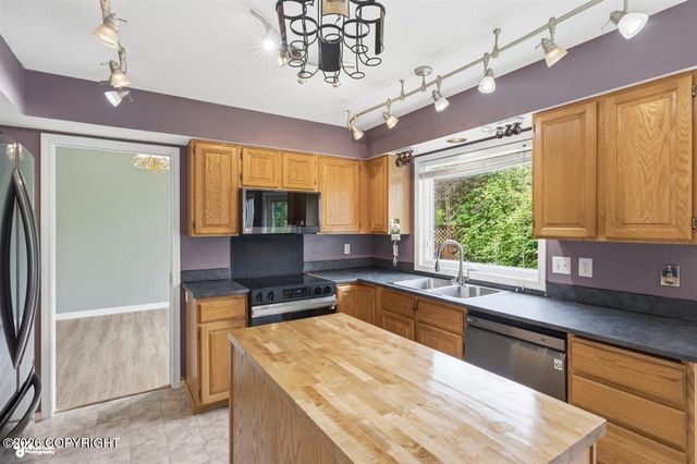 2416 Brook Hill Circle, Anchorage, AK 99516