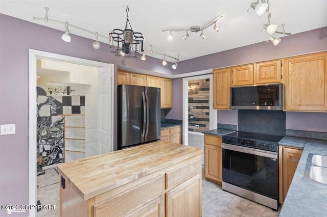 2416 Brook Hill Circle, Anchorage, AK 99516