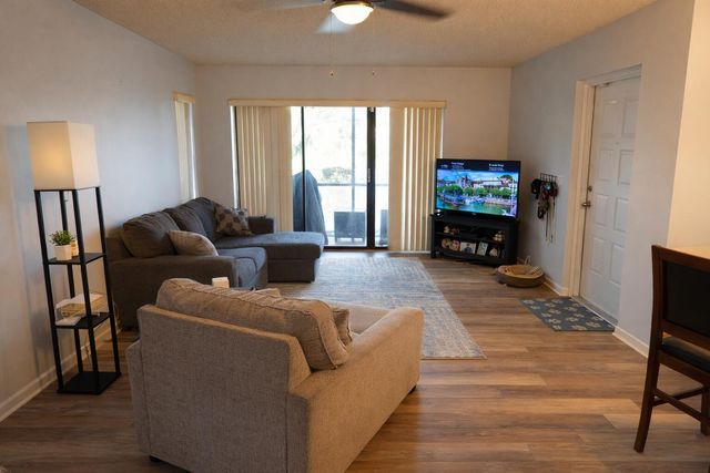 1118 Green Pine Boulevard B1, West Palm Beach, FL 33409