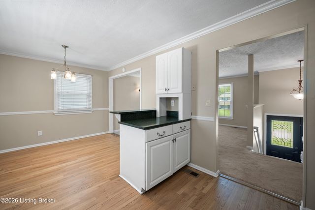 9212 Foxtail Ct, Crestwood, KY 40014