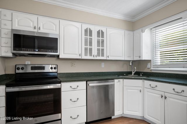 9212 Foxtail Ct, Crestwood, KY 40014