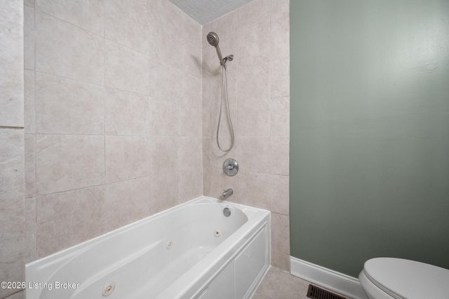 9212 Foxtail Ct, Crestwood, KY 40014