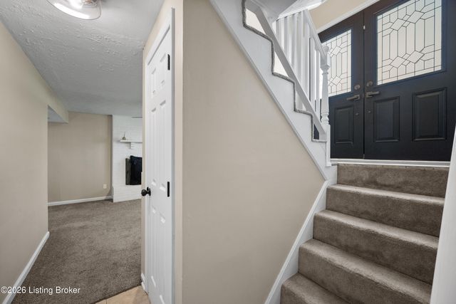 9212 Foxtail Ct, Crestwood, KY 40014