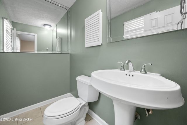 9212 Foxtail Ct, Crestwood, KY 40014