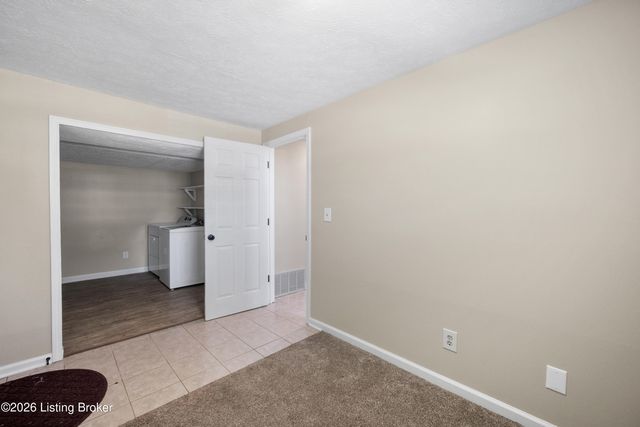 9212 Foxtail Ct, Crestwood, KY 40014