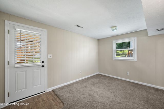 9212 Foxtail Ct, Crestwood, KY 40014