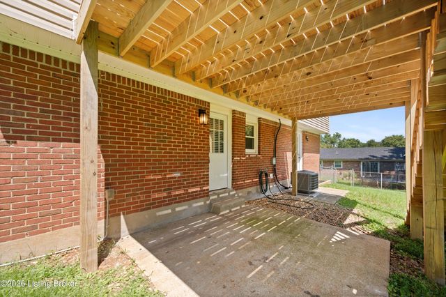 9212 Foxtail Ct, Crestwood, KY 40014