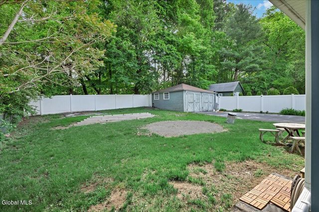 2115 Colgate Place, Schenectady, NY 12304