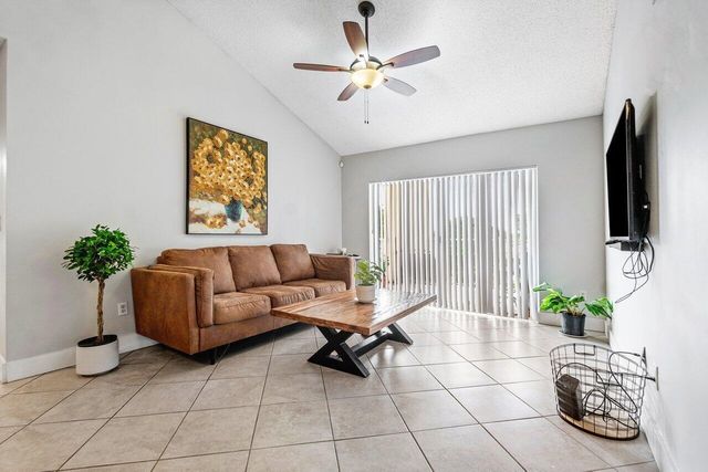 2620 S University Drive 309, Davie, FL 33328