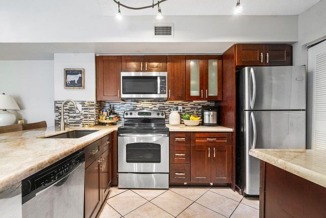 2620 S University Drive 309, Davie, FL 33328