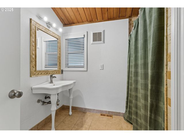 19824 S BUTTE Rd, Beavercreek, OR 97004