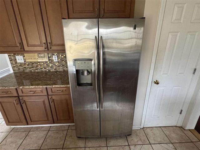 875 Eagle Creek Dr., Lawrenceville, GA 30044