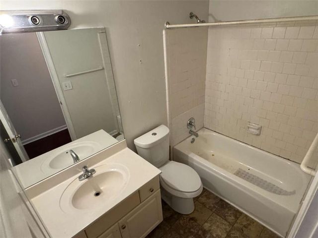 875 Eagle Creek Dr., Lawrenceville, GA 30044