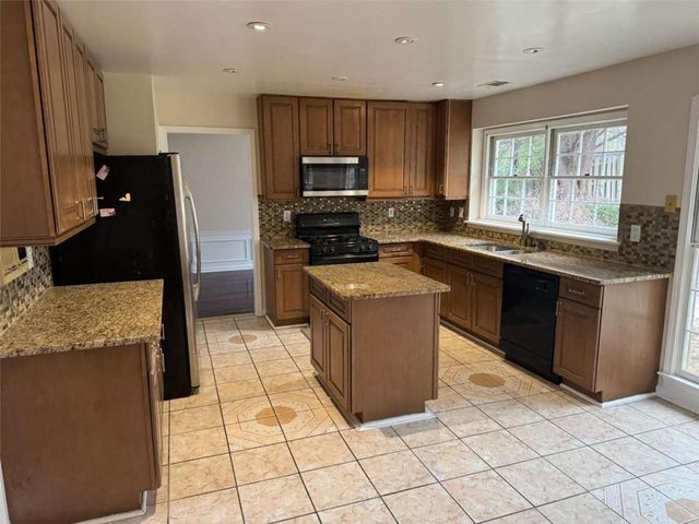 875 Eagle Creek Dr., Lawrenceville, GA 30044