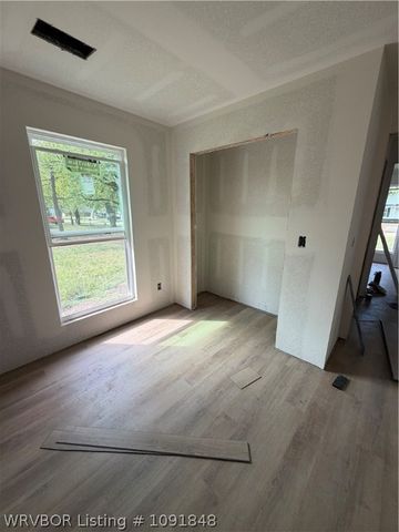606 N Oak Street, Hackett, AR 72937