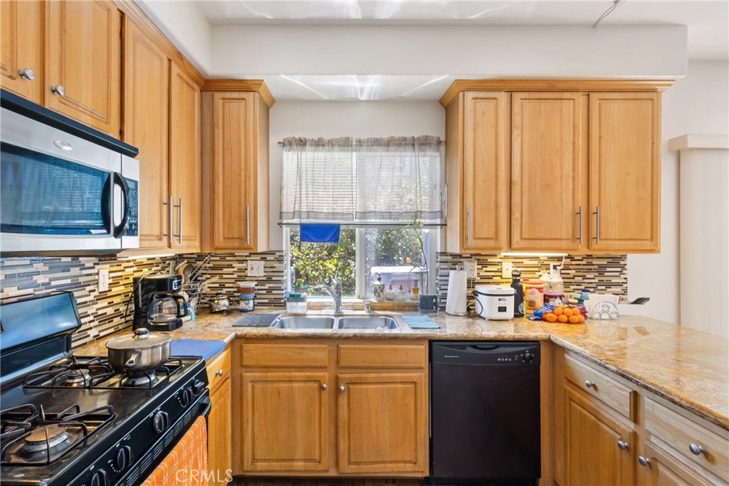 Image 13 of property listing at 14522 Day Lily, Panorama City, CA 91402