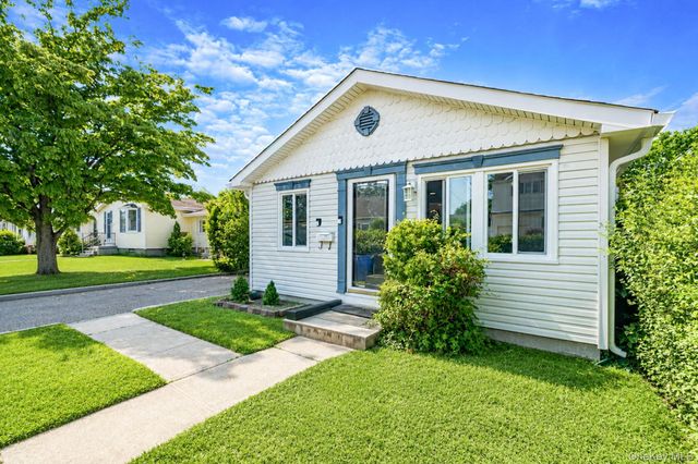 535 Outlook Avenue, West Babylon, NY 11704