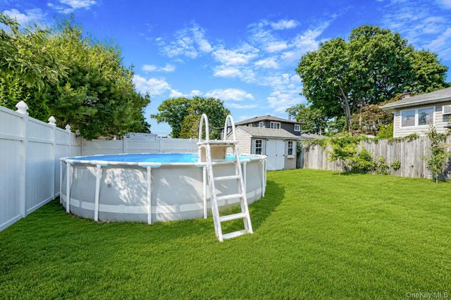 535 Outlook Avenue, West Babylon, NY 11704
