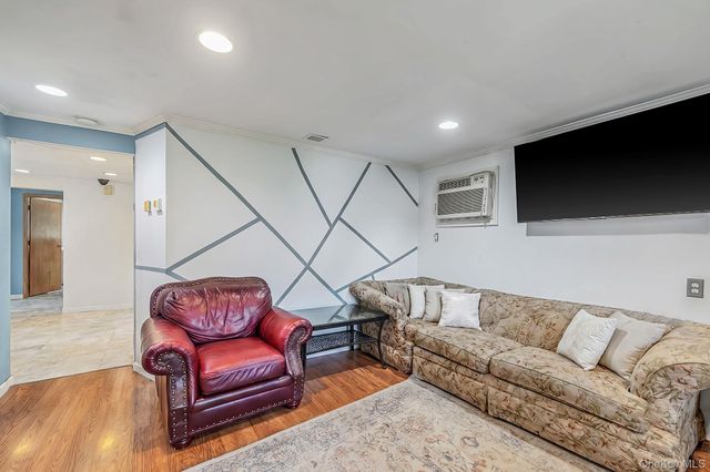 535 Outlook Avenue, West Babylon, NY 11704