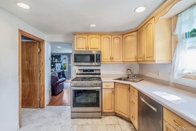 535 Outlook Avenue, West Babylon, NY 11704