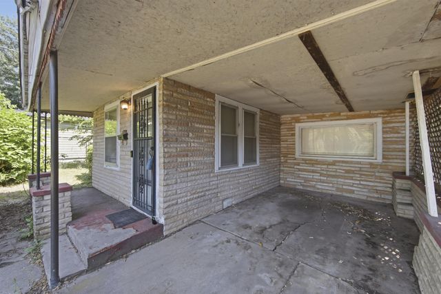 1925 W Mccormick, Wichita, KS 67213
