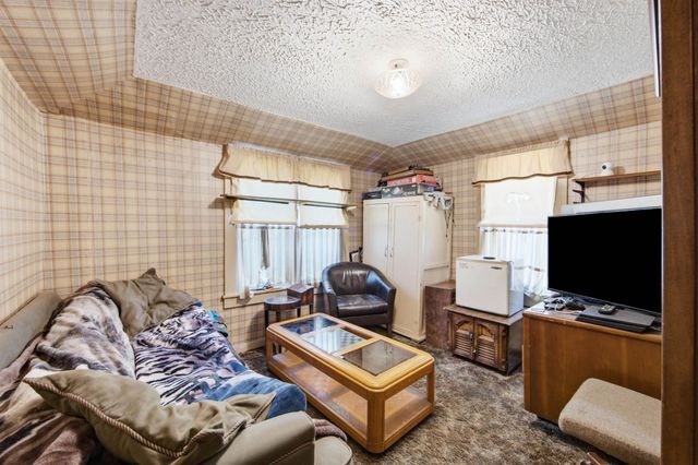 1925 W Mccormick, Wichita, KS 67213